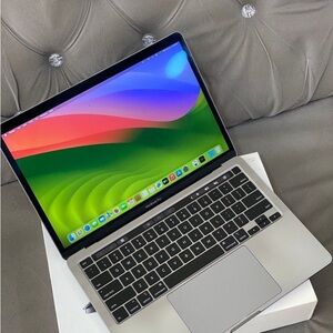 Apple MacBook Pro - Sleek Silver Finish